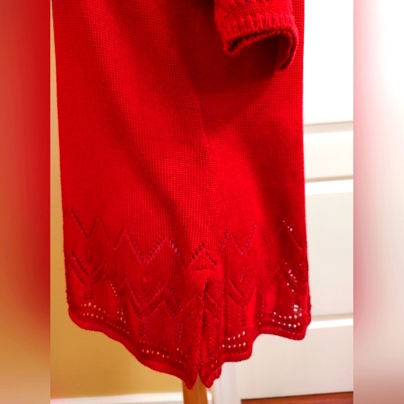 SaLE! Vtg CAROLE LITTLE Sweater Perfect shade of Red đw a Knit tapestry design - Picture 8 of 14